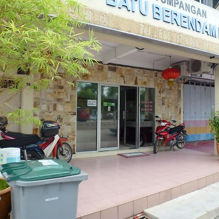 Batu Berendam Inn Kampong Sungai Putat Екстериор снимка